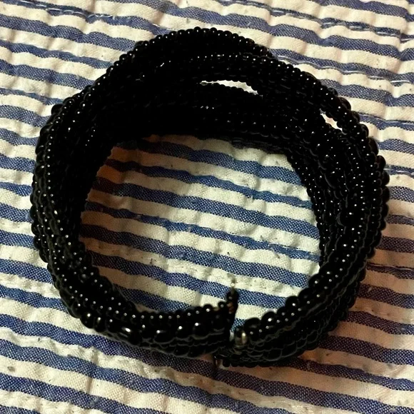 🪐 Elegant Black Beaded Cuff Bracelet 🪐 - Picture 3 of 3